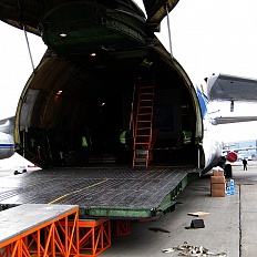 Погрузка силового модуля мобильной ГТЭС на борт АН-124 «Руслан» (Домодедово, Москва)